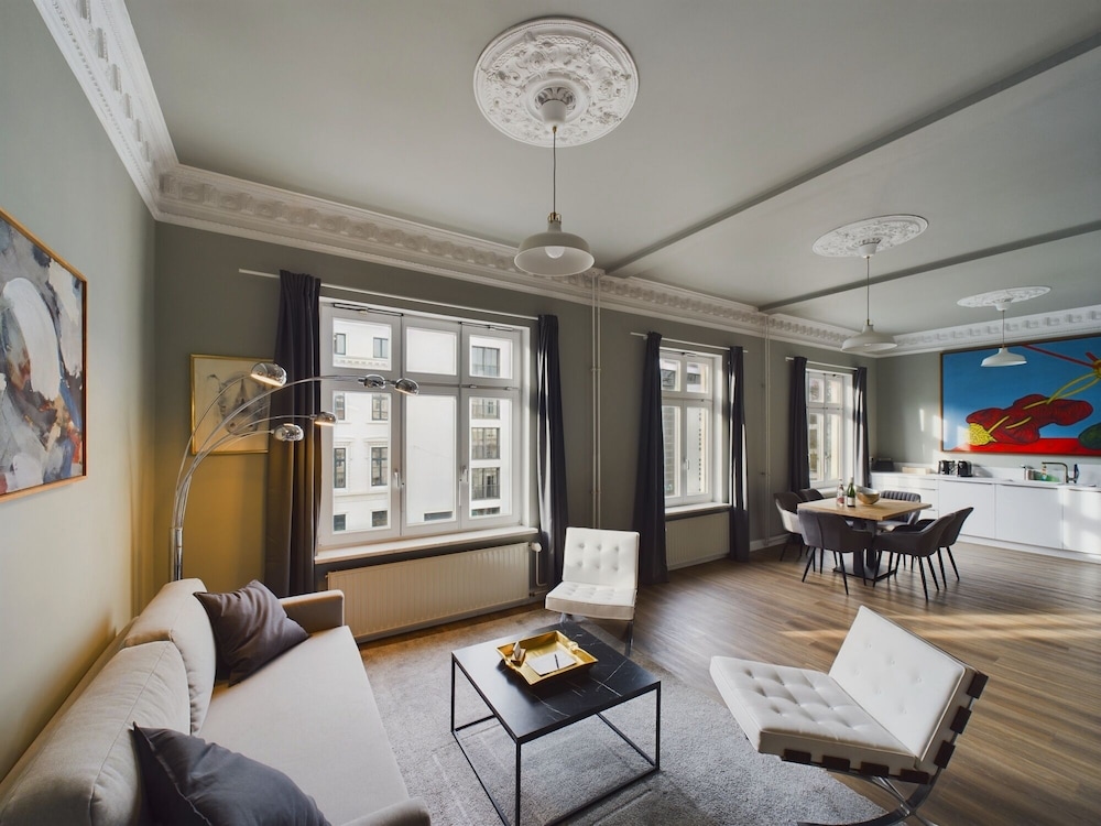 Art Apartments