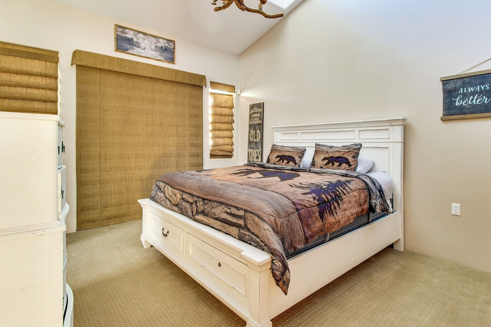 Close to Fool Hollow Lake! Show Low Cabin Getaway