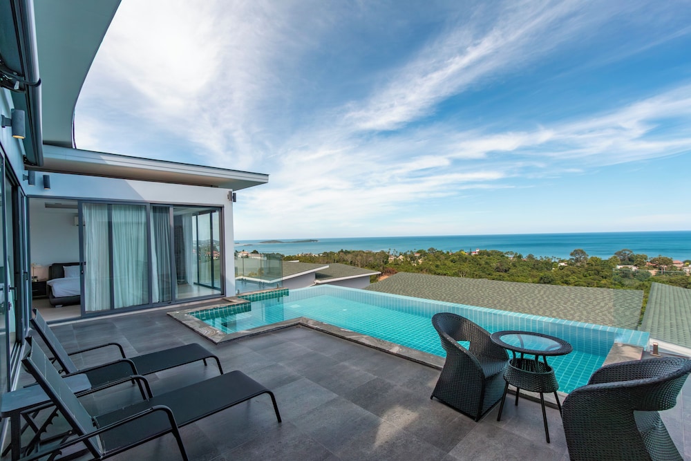 Seaview Hillside 3BR Infinity Pool V254
