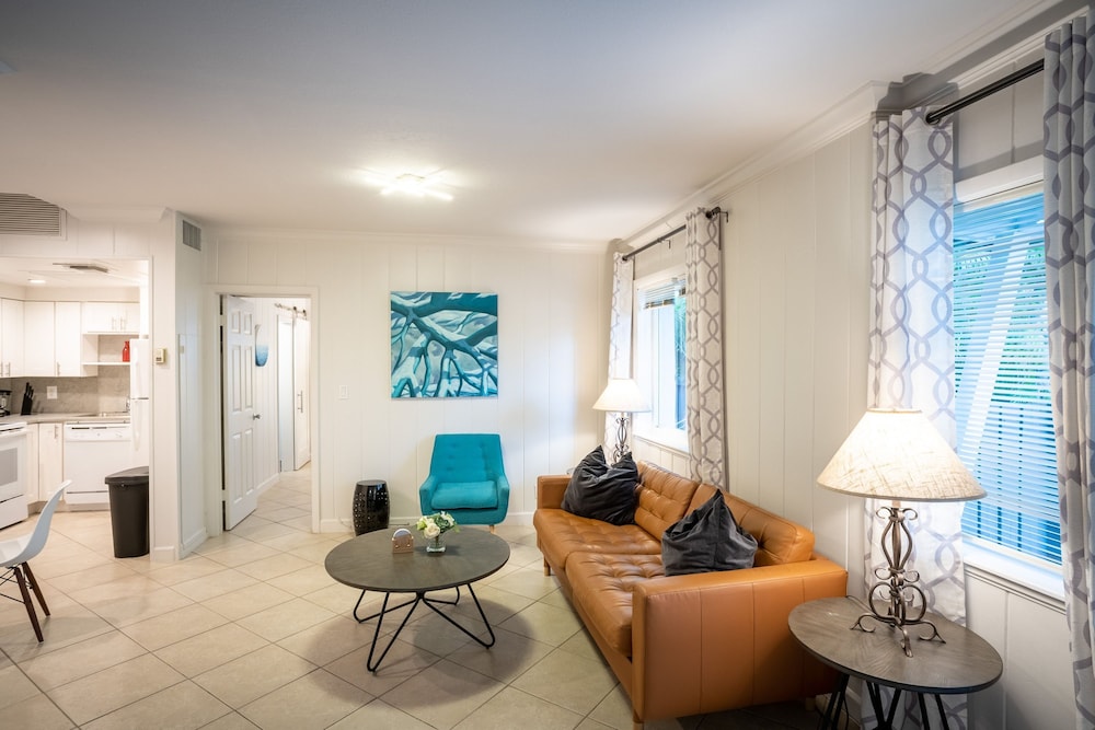 Walk to Wilton Drive - Spacious Quiet Villa 1