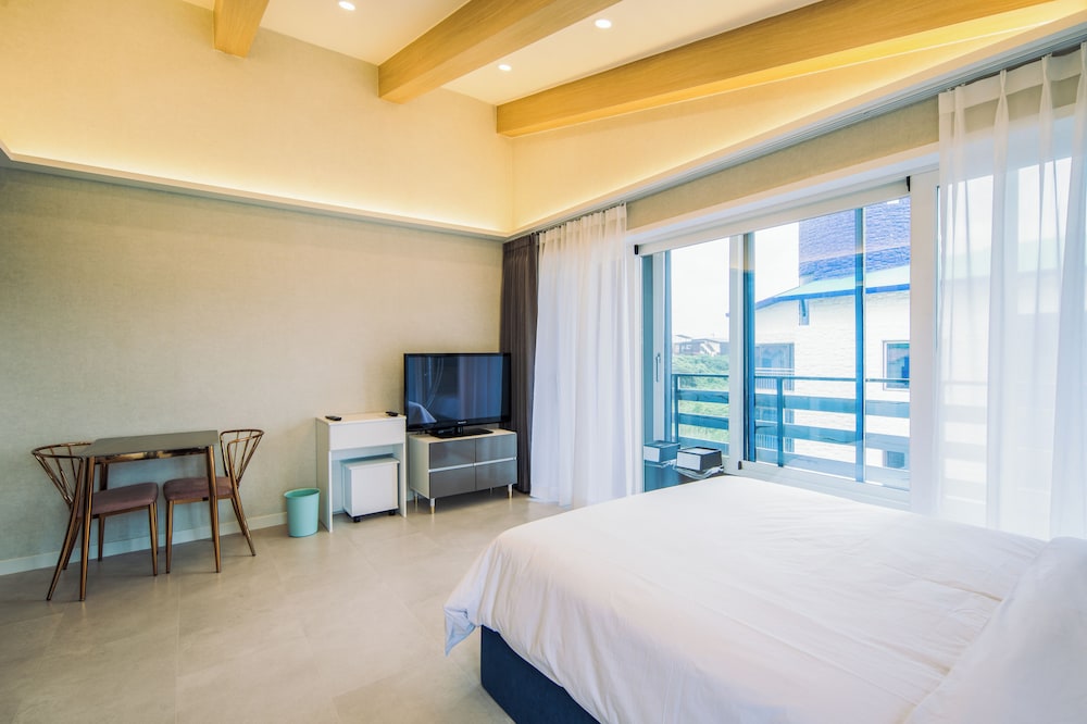 Unicorn Pension view 5