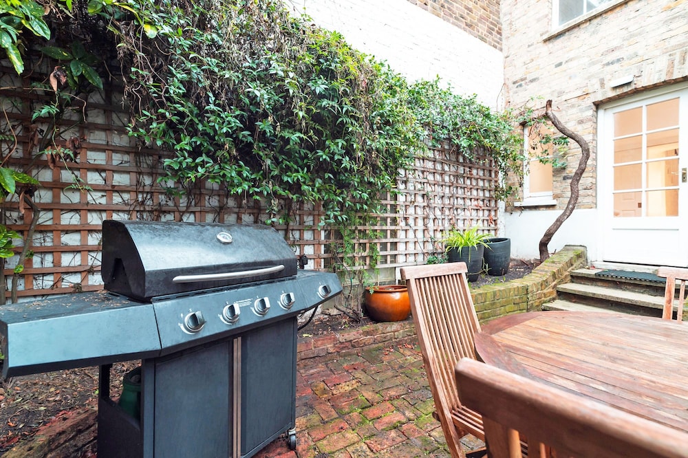 outdoor bbq area