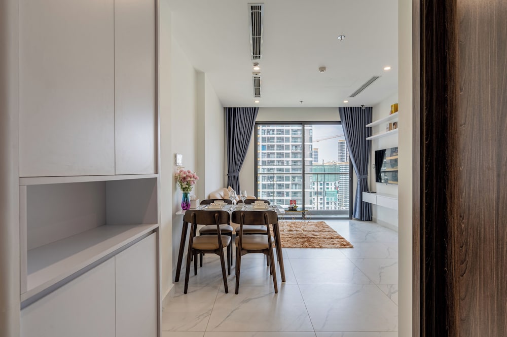 LA Nest 2 Bedrooms The Beverly - Vincom