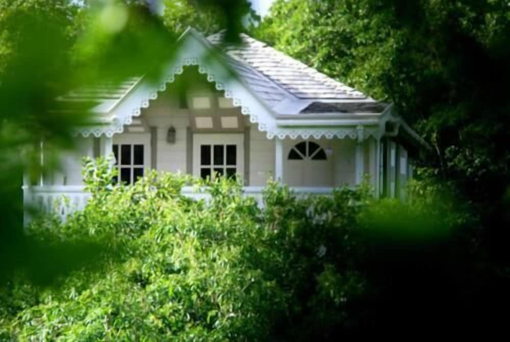 Fire Fly Cottage