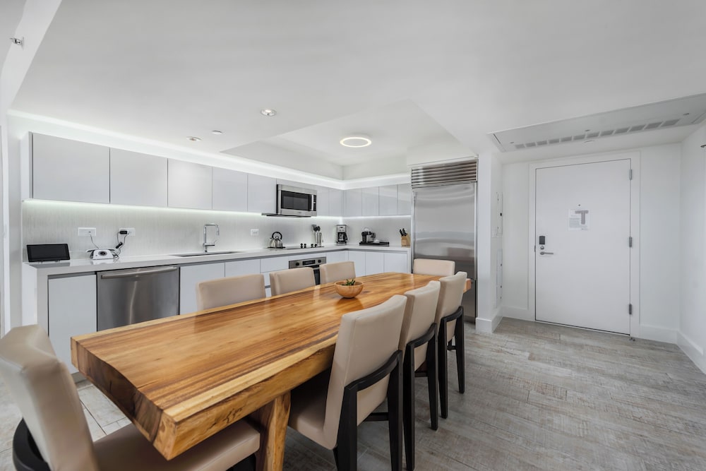 Luxury Vacation Rentals at 1 Hotel & Homes by LRMB