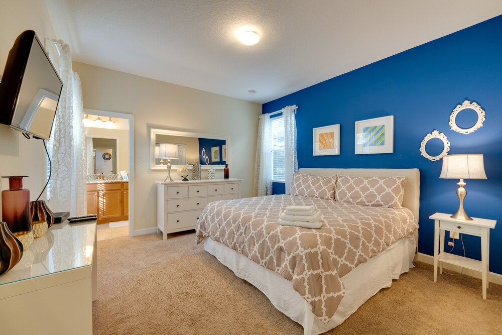 Pet-Friendly Florida Gem w/ Lanai: 5 Mi to Parks! view 2