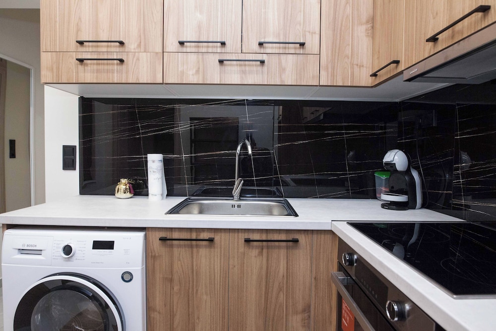 Brand New 1 Bd Apt in Trendy Kipseli