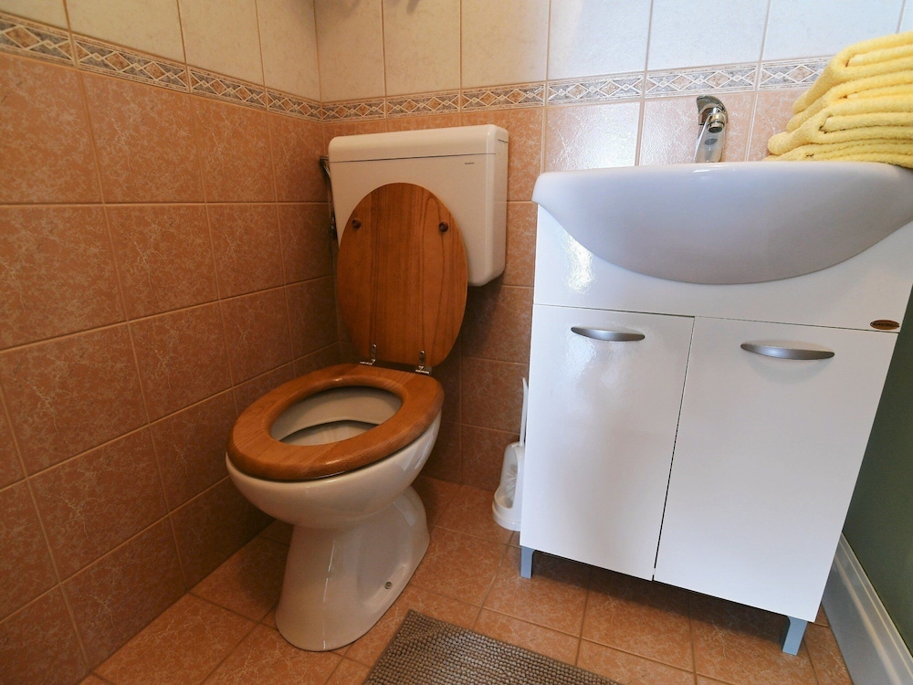 Charming Holiday Home With Terrace and Garden - One Bedroom Holiday Home
