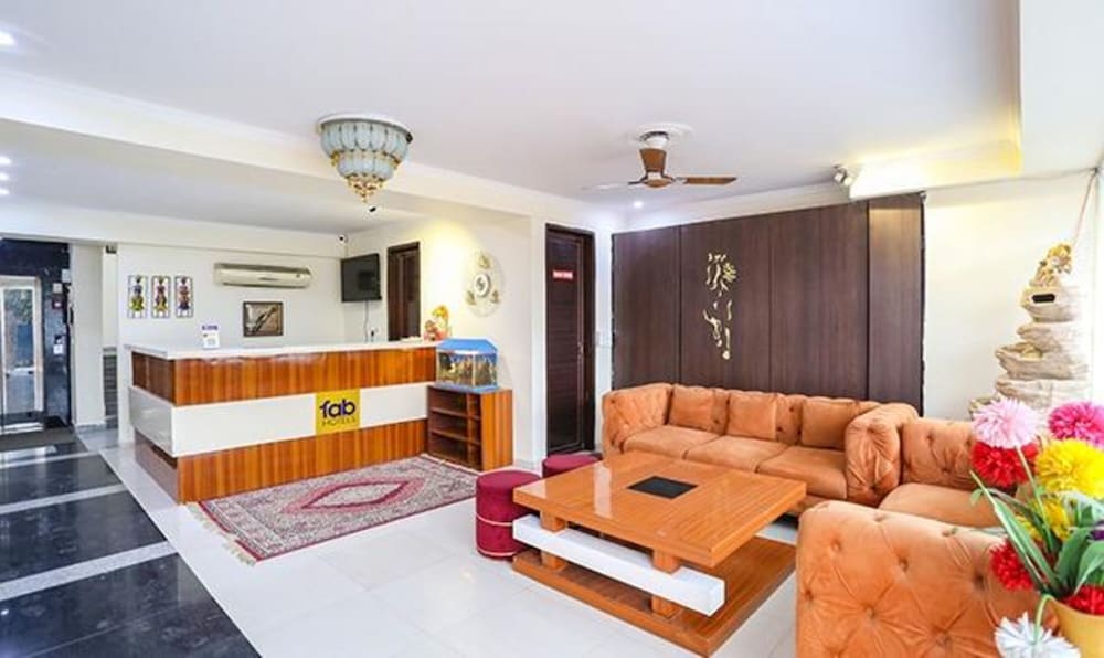 Lobby & Reception