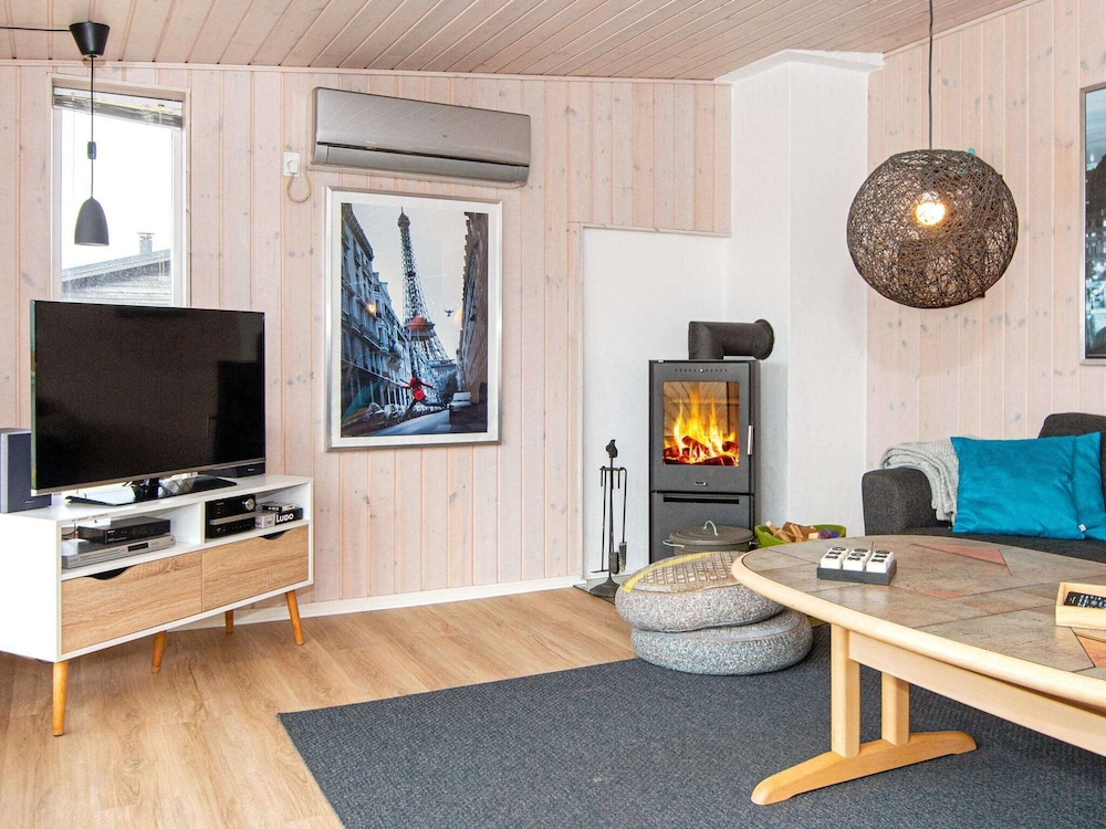 6 Person Holiday Home in Ebeltoft-by Traum