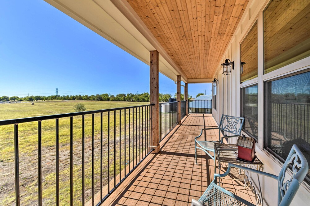 Dog-friendly Apartment ~ 32 Mi to Fort Worth! view 5