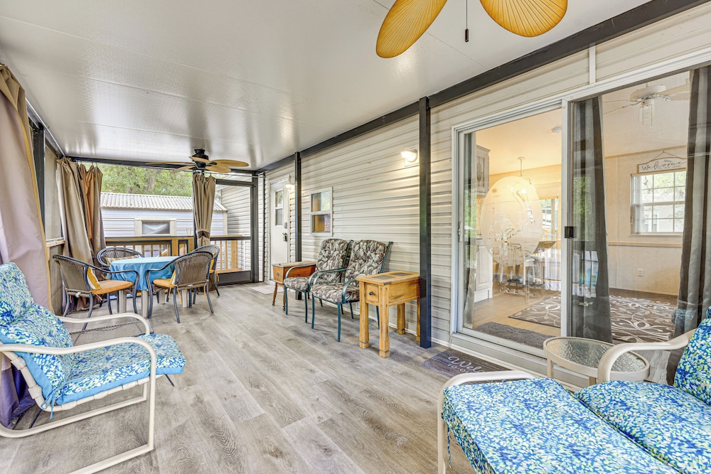 Steps to Lake Kerr: Home w/ Pool & Hot Tub Access!