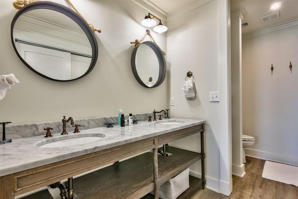 Beachfront Townhome in Seacrest + Free Tickets: Bikes, Dolphin Cruise & More!
