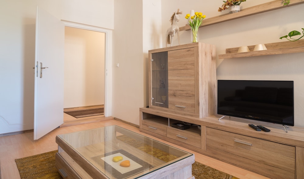 2 Bedroom Home near Prague Castle