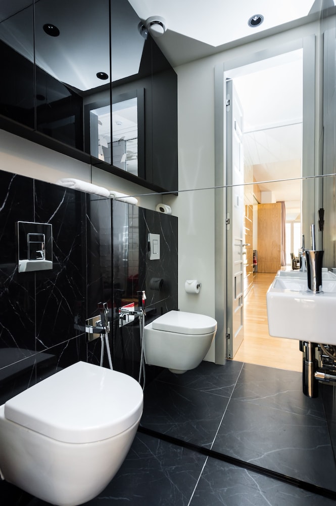 Aquarius Residence by TKC