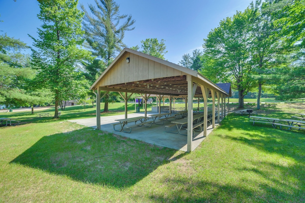 Indoor Pool Access: Cabin in Lakes of the North!