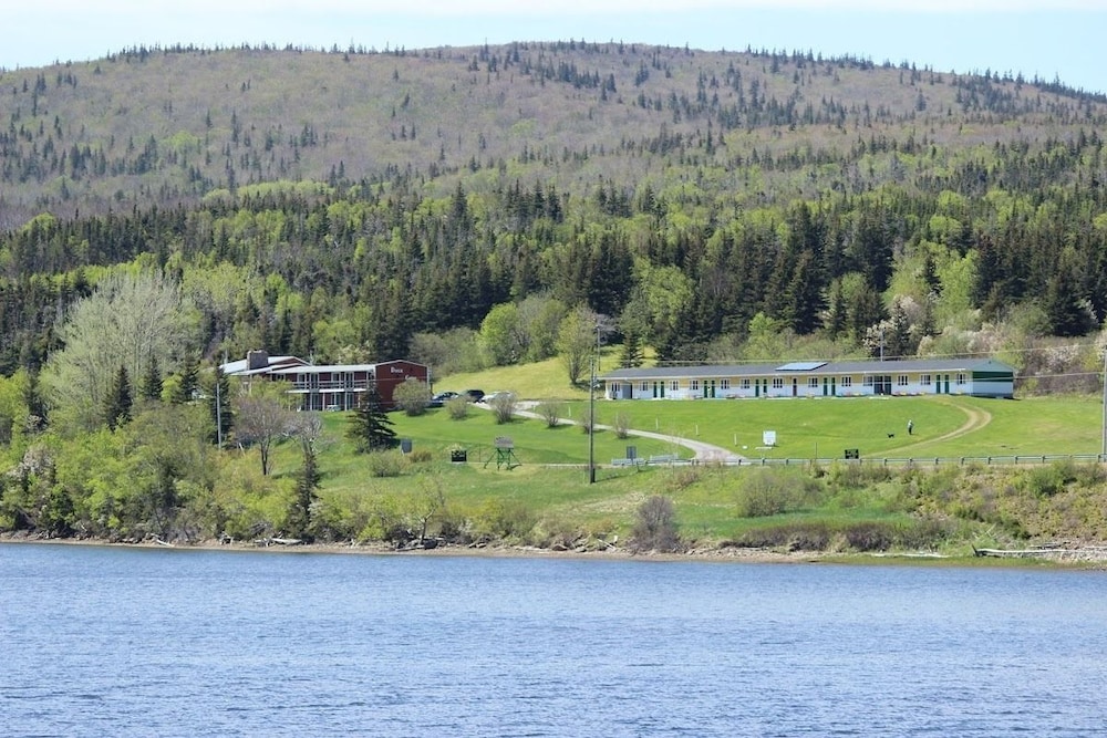 Duck Cove Inn