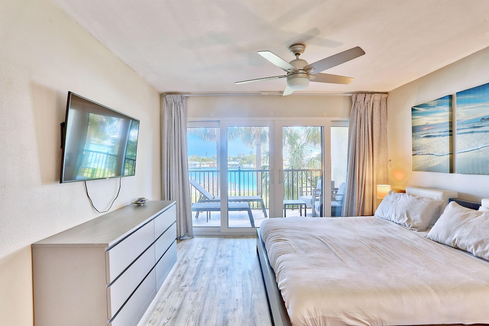 Land's End 1-206 Bay Front-premier