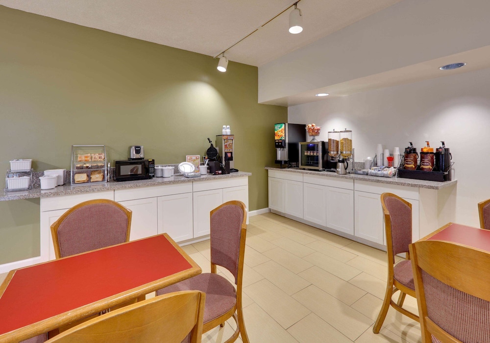 Super 8 by Wyndham Fort Smith