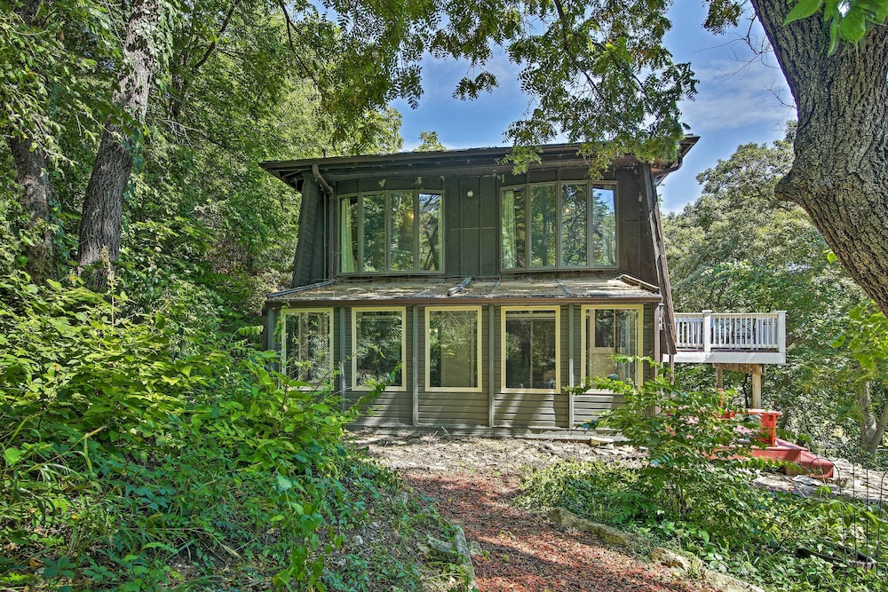 New York City Vacations - Walk to Tuttle Creek Lake: Secluded Scenic Retreat - Property Image 10