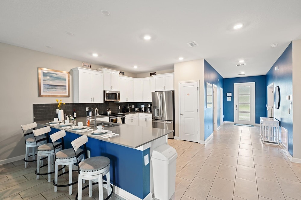 ChampionsGate Resort 10 Bedroom Vacation Home - Includes resort clubhouse amenity access! 10 Home