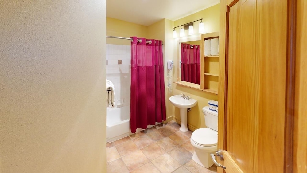 8231 Silver Mill 2 Bedroom Condo by RedAwning view 5