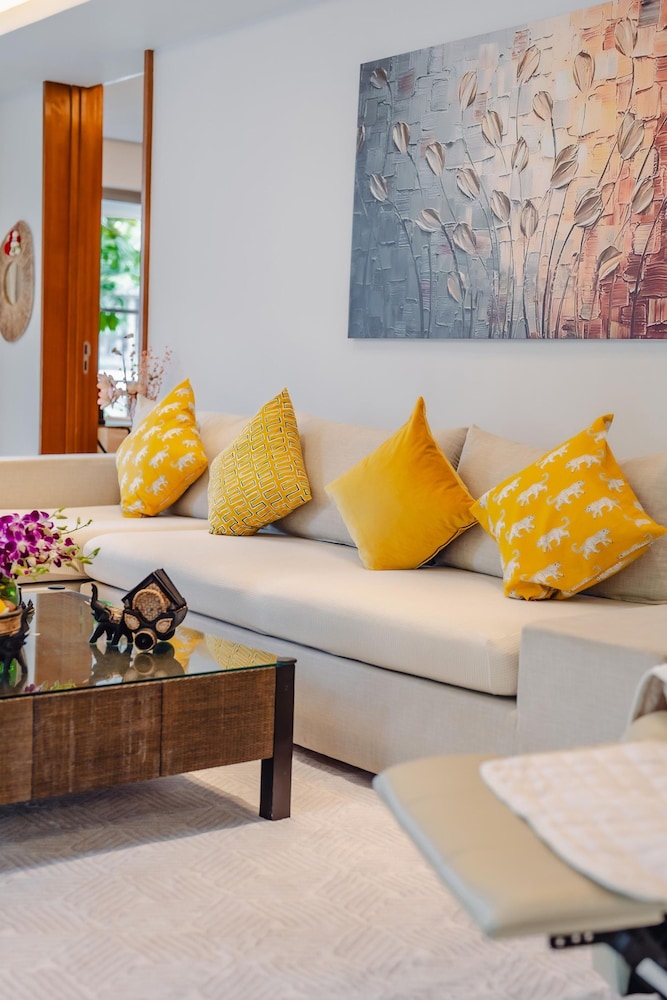 Pearl Of Naithon 3 Bedroom Beachfront Condo