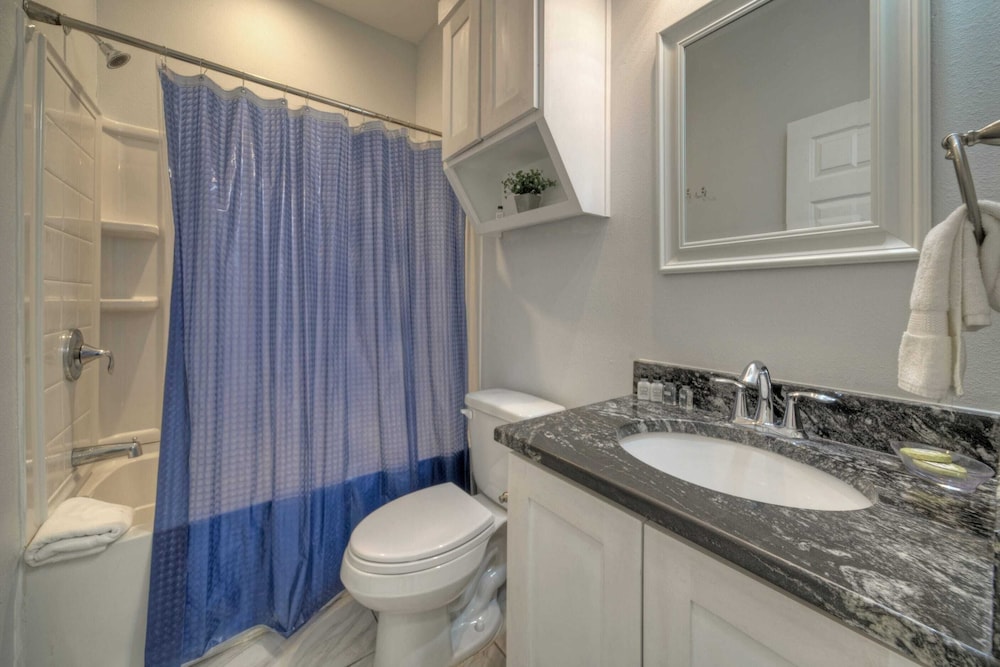 Sleeps 31 2 Homes w/ Boat Dock + Waterfront Pool Laguna Village Getaway