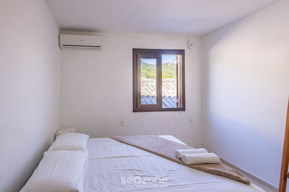 3BR Beachfront House w/ BBQ Apc2200