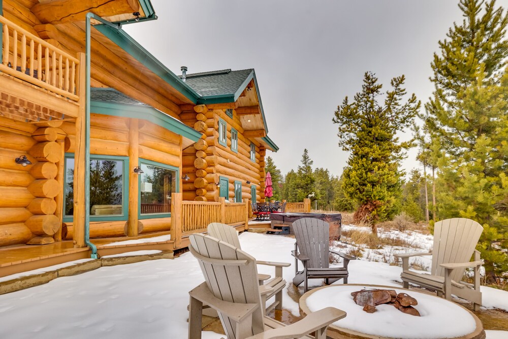Fraser Chalet w/ Hot Tub & Mountain Views