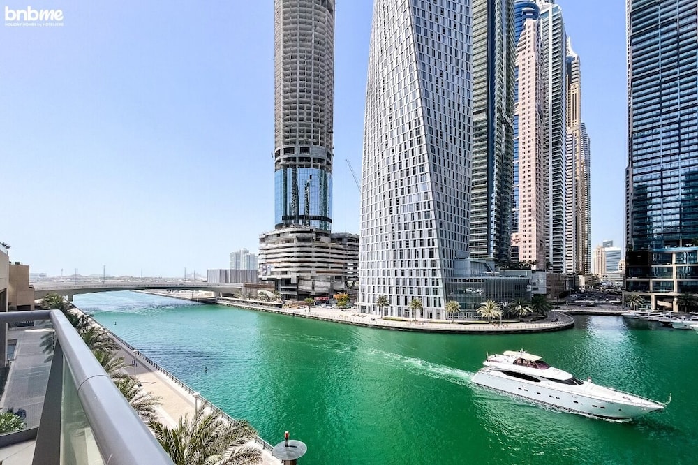 Scintillating Marina View From 1BR Apt