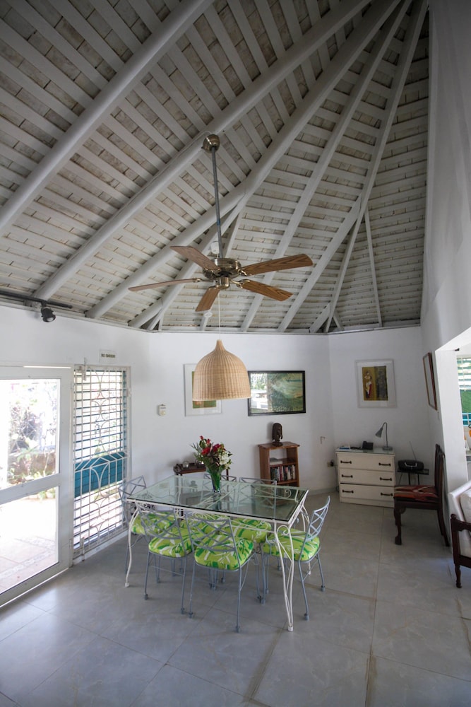 Yellow Canary Beach Villa