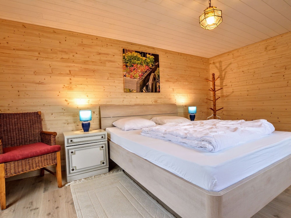 Quiet Chalet With Panoramic View and Fenced Garden view 3