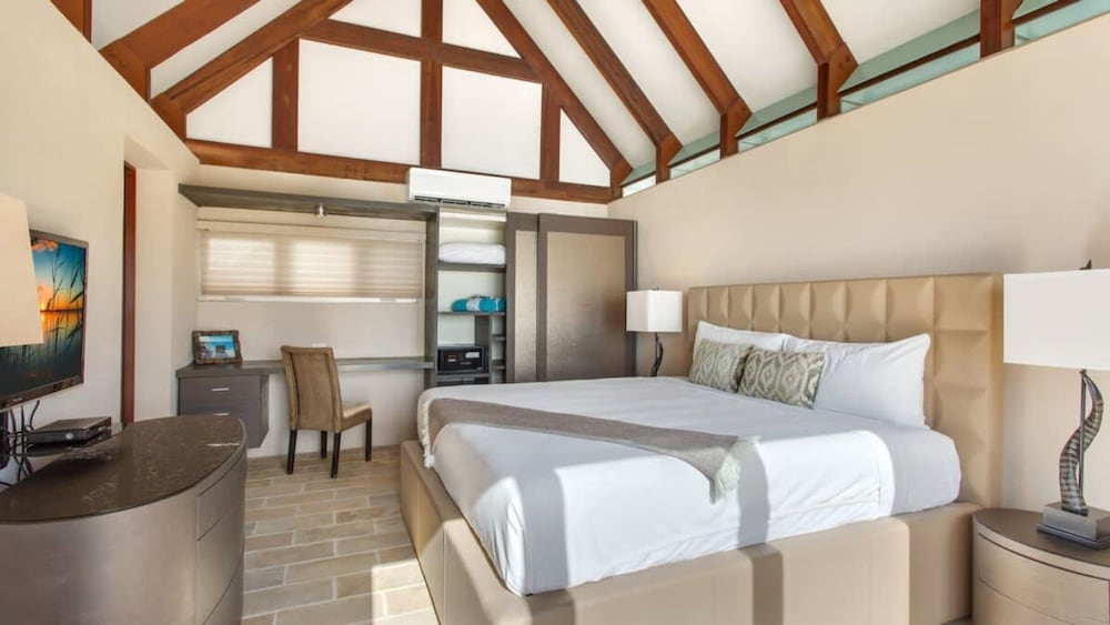 6 BR Villa With Concierge Amenities Pool