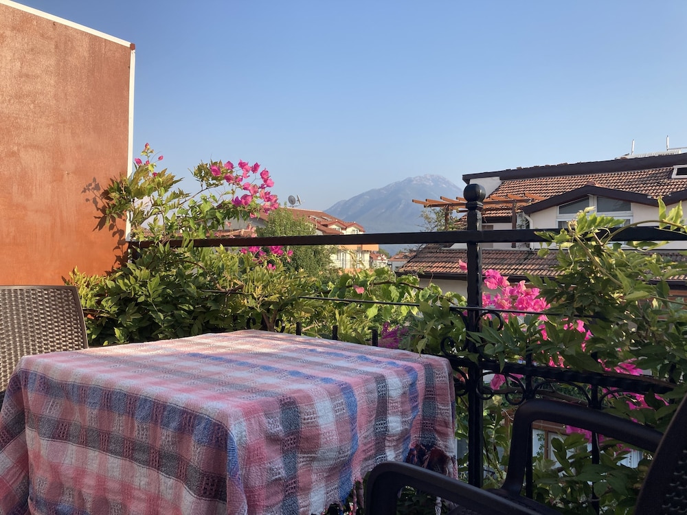 Ten Apart Hotel - Image 14