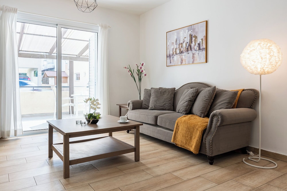 Levante - 2-BR Apt. & Terrace in Larnaca