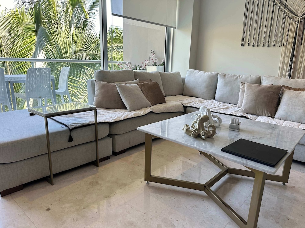 Bolongo: Your Exclusive Oceanfront Escape