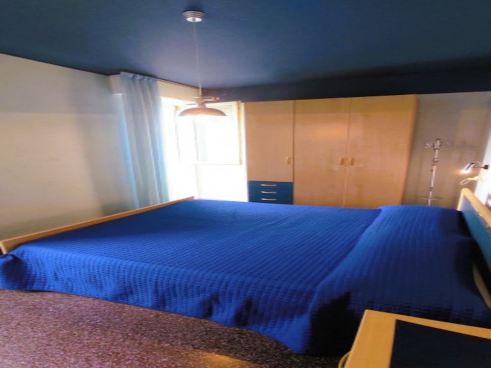 Spacious Flat With Large Terrace-beahost