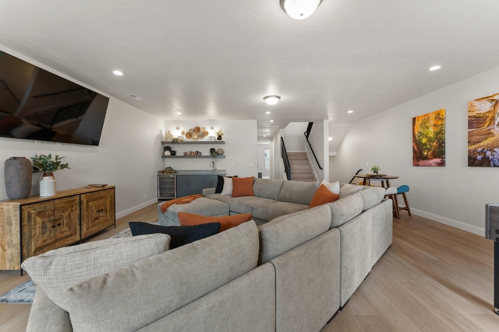 Canyon Country Oasis 6 Bedroom Townhouse