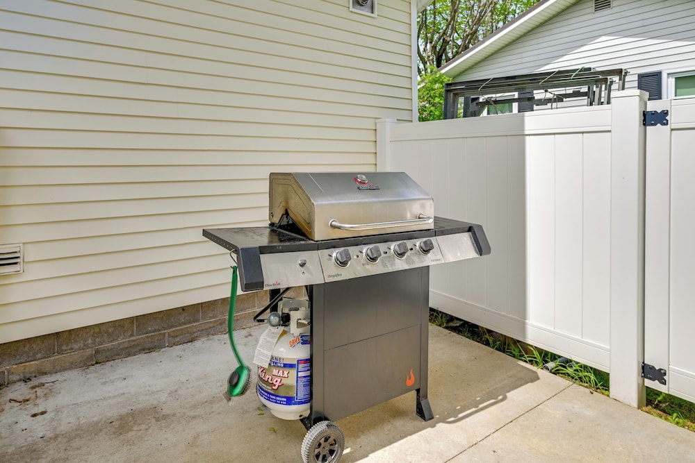 Shawano Lake House w/ Boat Dock, Kayaks, & Grill!