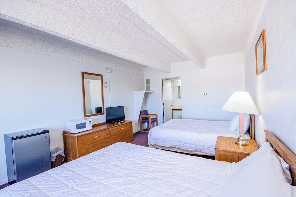 OYO Crossroads Inn