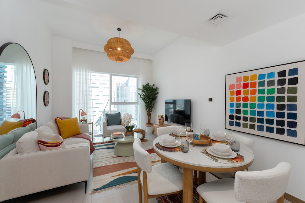 Vibrant 2BR Miami Vibes at Business Bay