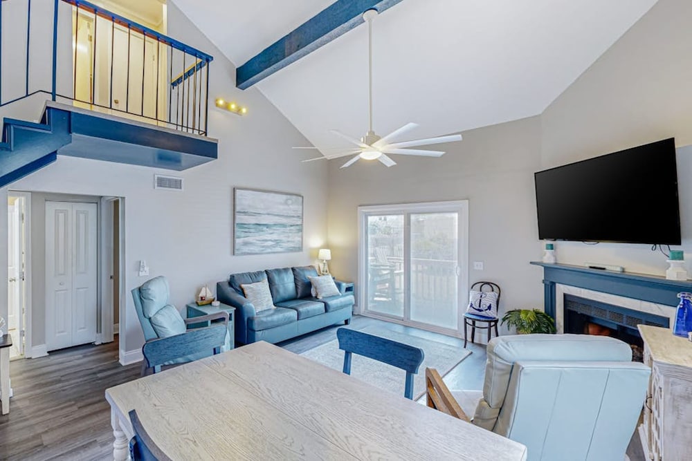 Mariner Lakes Condos