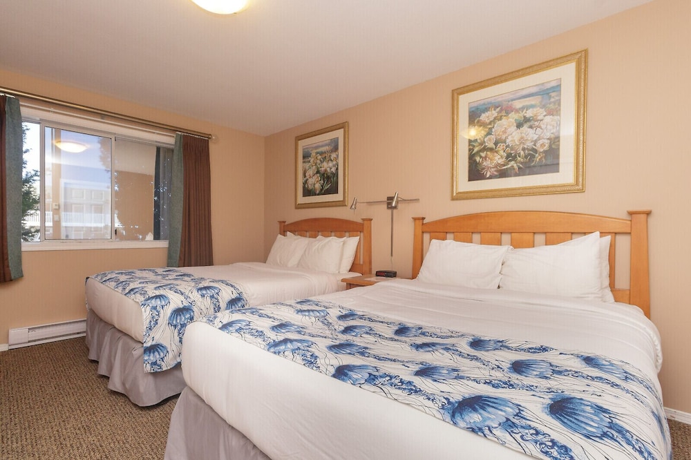 The Cedarwood Inn & Suites