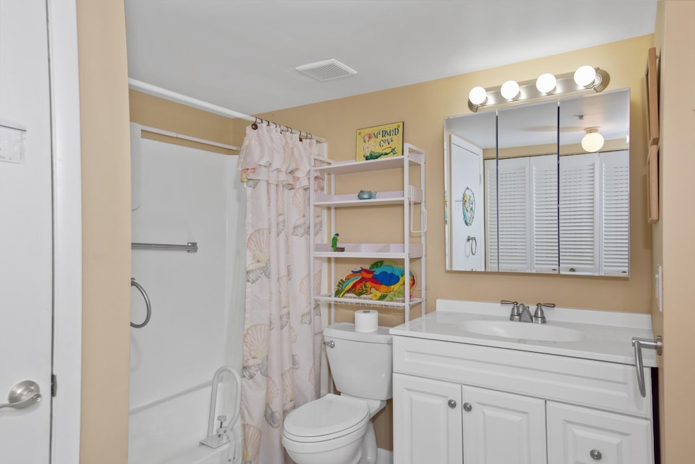 Estero Beach & Tennis 1004-a