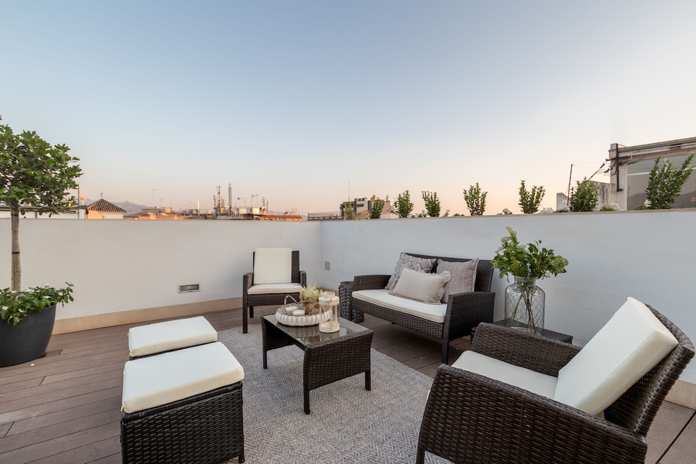 Chezmoihomes Plaza Nueva Premium