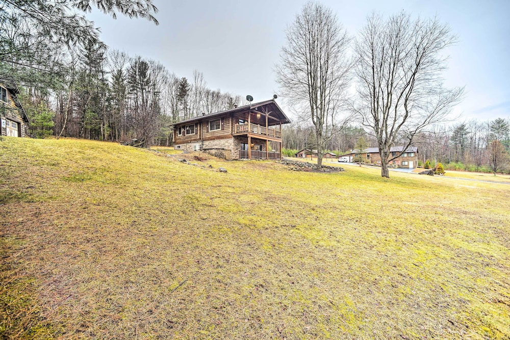 Spacious Cabin w/ Decks Near Saratoga Springs view 2