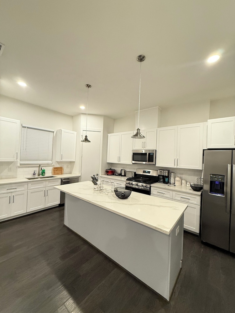 Luxury 3BR for Families Nurses and Group