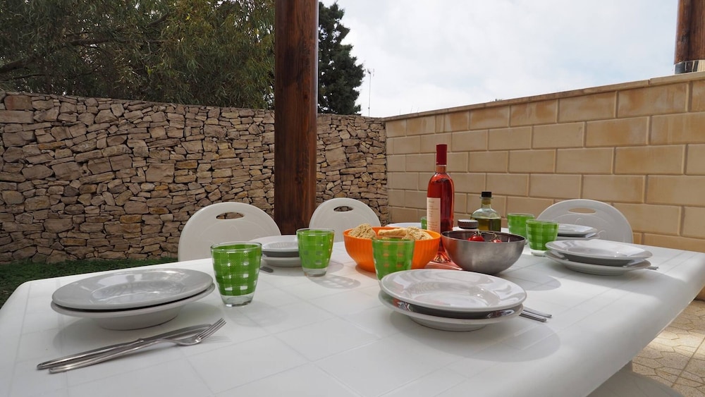 Garden Villa 2 Bedrooms by the sea 7 Sleeps