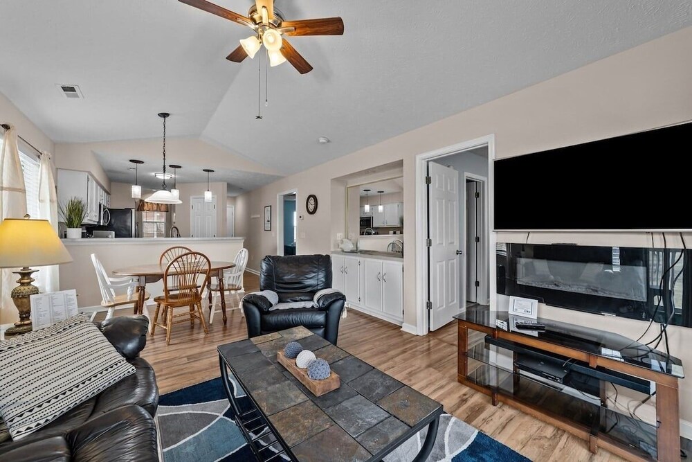 Waterway Village 3i 2 Bedroom Condo